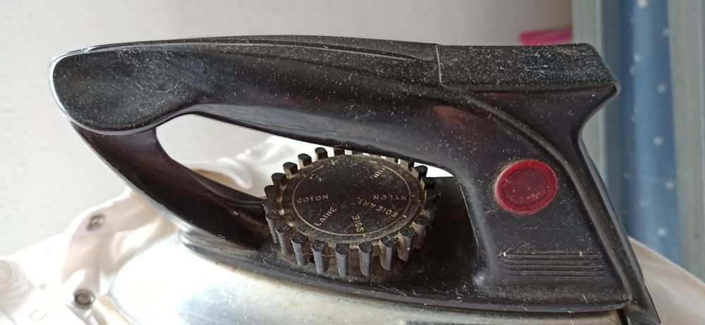 Ferro de engomar antigo64750870746242121