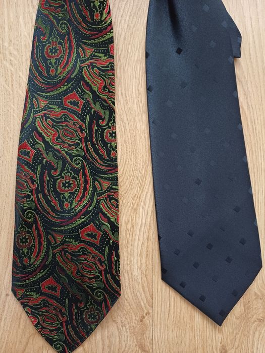 Sprzedam  zestaw  2 krawatów.