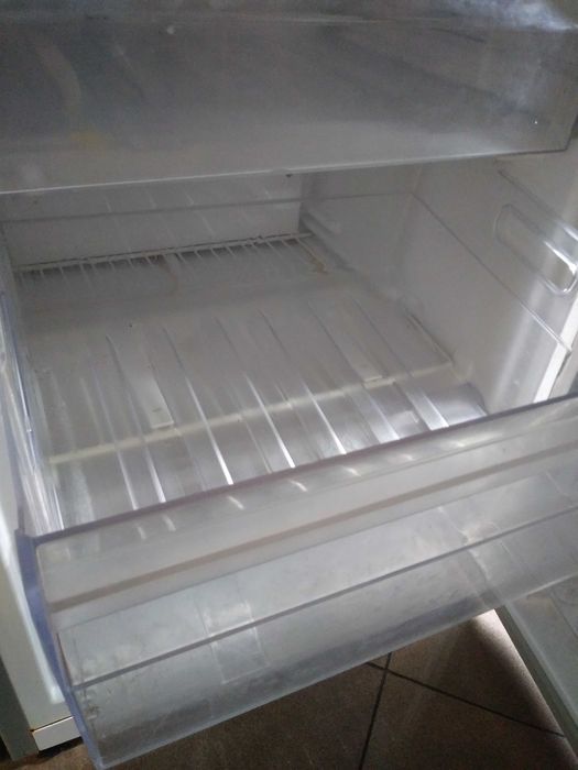 Części i akcesoria  do  do lodówki whirlpool.