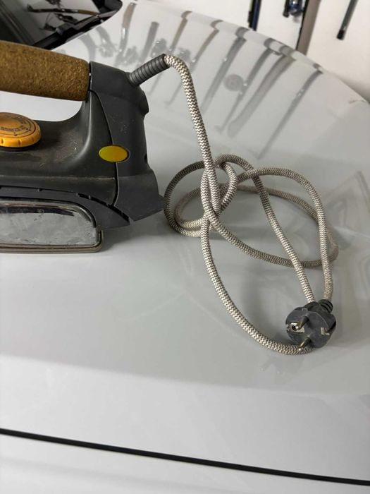 утюг праска  на запчастини ARIETE