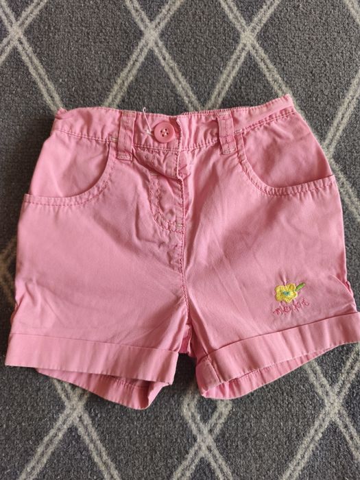 Krótkie spodenki dla dziewczynki w rozmiarze 86. Next