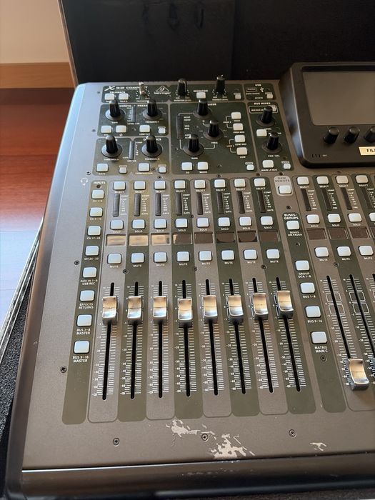 Behringer X32 Compact com hardcase