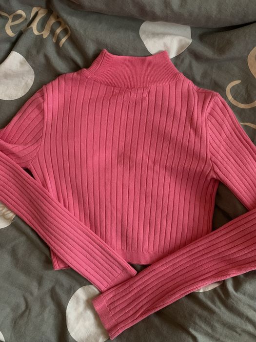 Красивий рожевий гольф