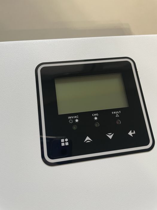 Inwerter solarny / ładowarka Vitor