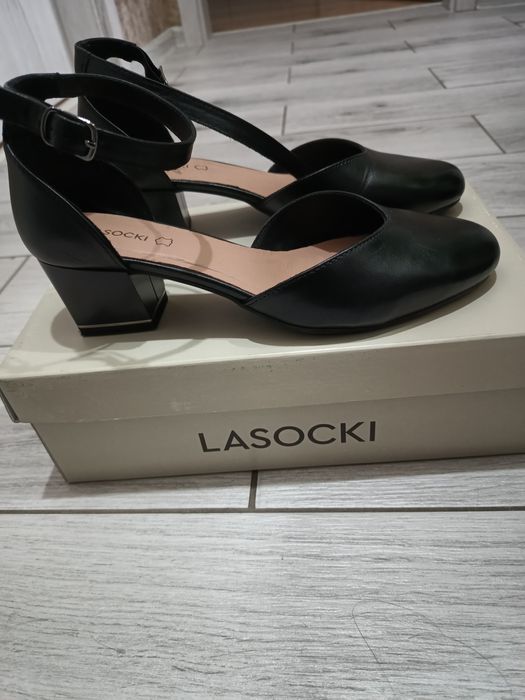 Skórzane sandały czarne LASOCKI  roz 38