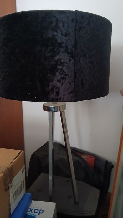 Candeeiro para mesa de apoio de sala (enorme)