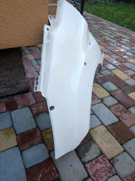 Фієста крило Ліве