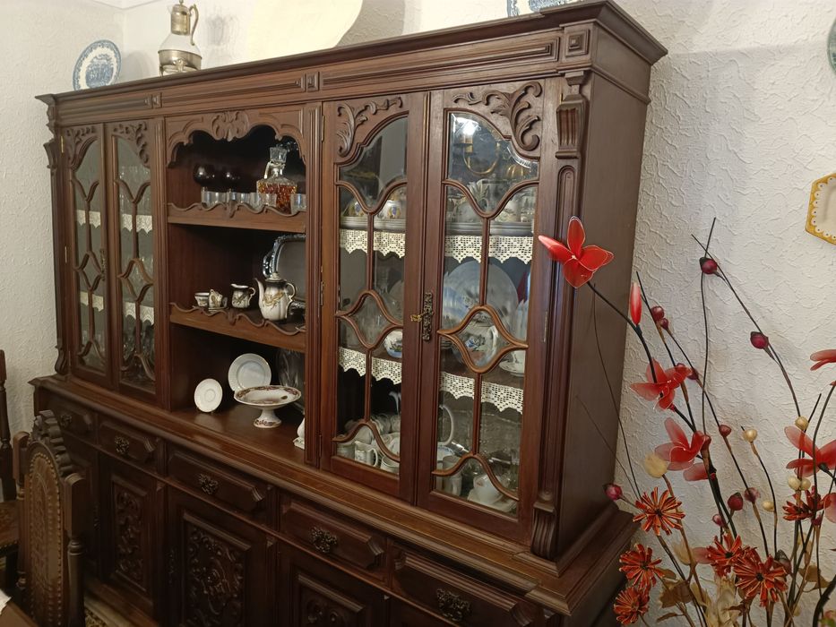 Vendo 2 móveis antigos para desocupar e em bom estado