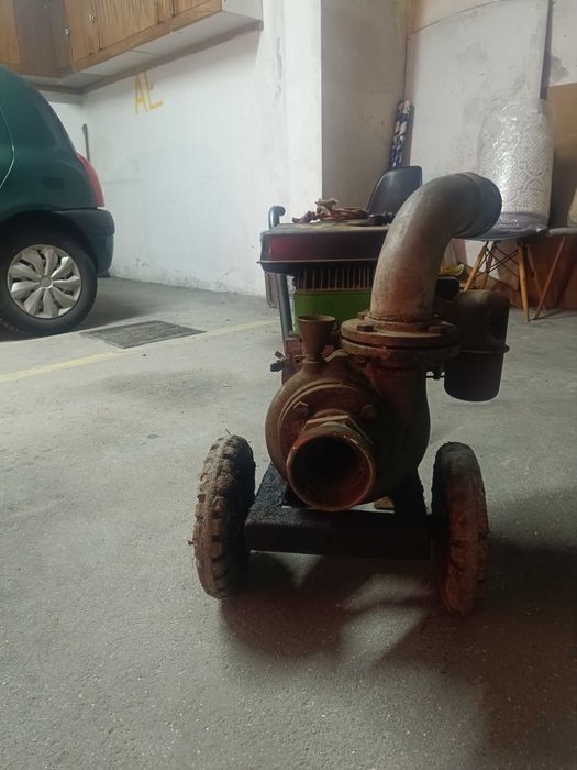 Vendo ou troco. Bomba de tirar água intermotor 302
