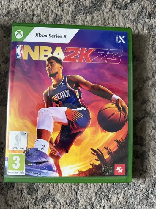 Xbox series X z 2 padami i grą