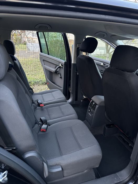 Продам Volkswagen Touran 1.6 FSI