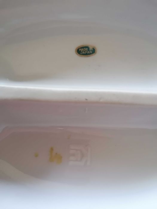 Lindo conjunto escultórico de casal em tons de azul e dourado