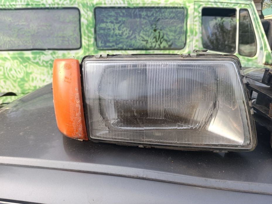 Фара права ауді 100с3