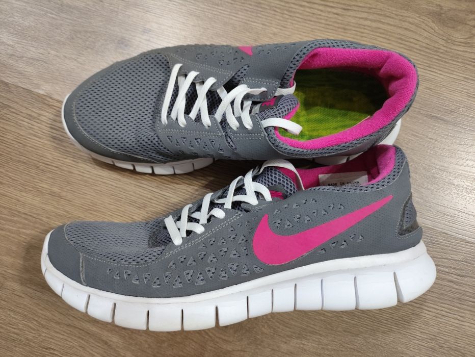 Кроссовки Nike р.39 стелька 25,5 см оригинал