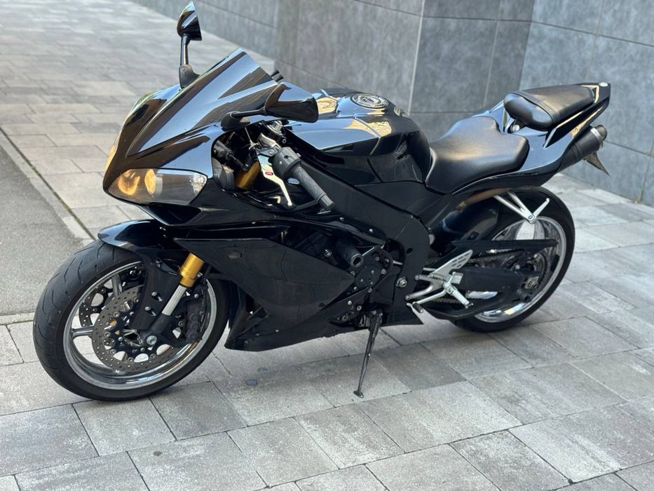 Yamha yzf r1.