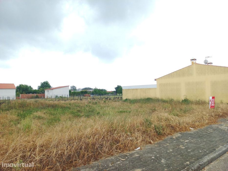 Lote de terreno em Foros de Benfica do Ribatejo