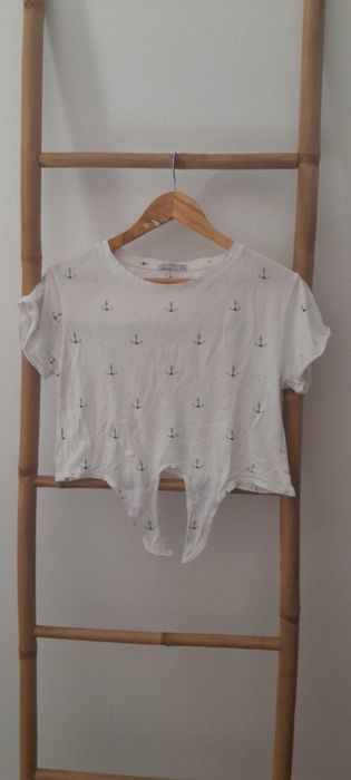Tshirt Bershka motivos âncoras, com nó à frente