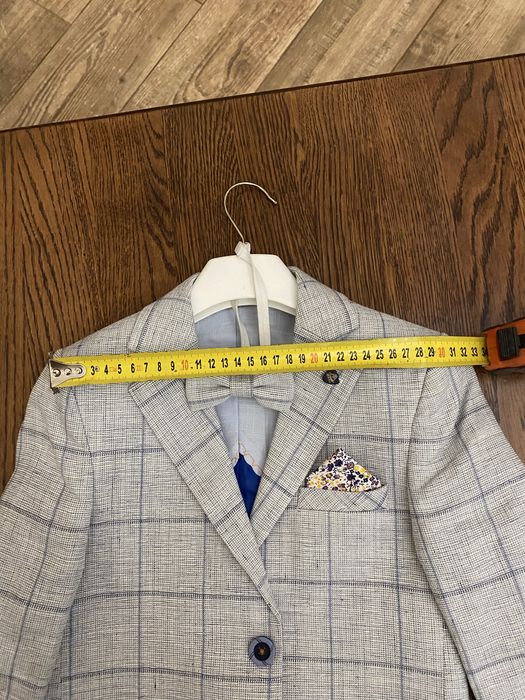 Піджак з метеликом на хлопчика.