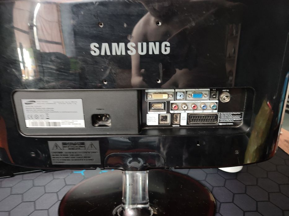 Monitor samsung p2270hd na sprzedaż w pełni sprawny. Dźwięk+ obraz