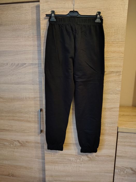 Nowe damskie spodnie dresowe roz S Sinsay