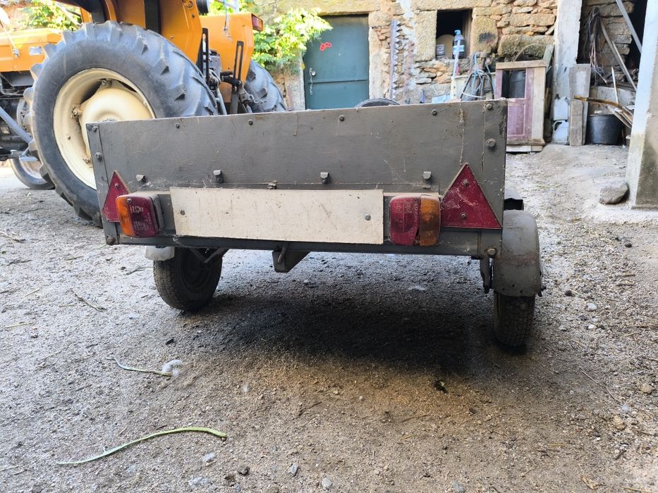 Reboque usado para venda