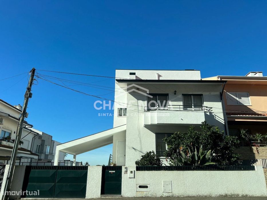 Moradia Geminada T4+1 c/ Garagem Box 2 Carros, em Mafamude