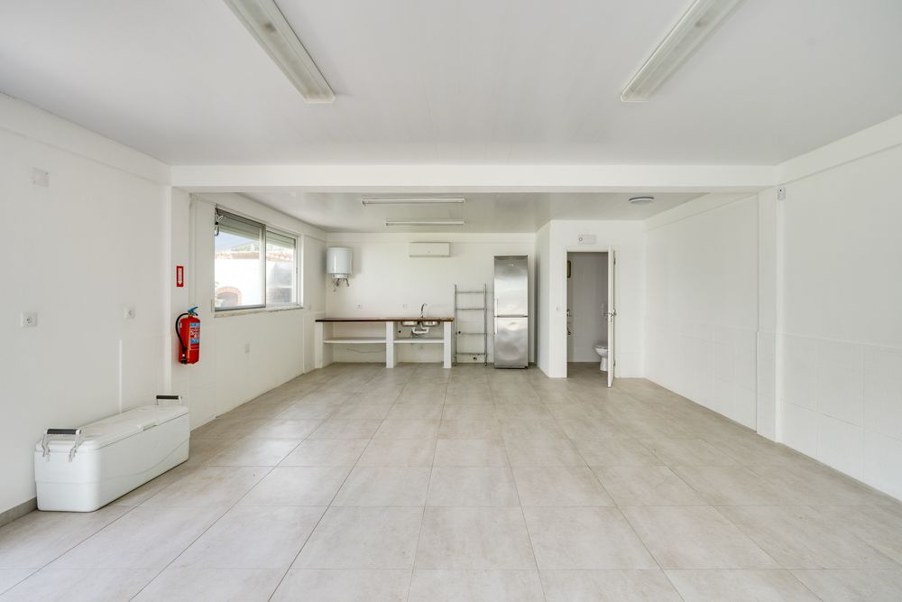 Quinta para eventos - piscina de agua salgada e salão climatizado.