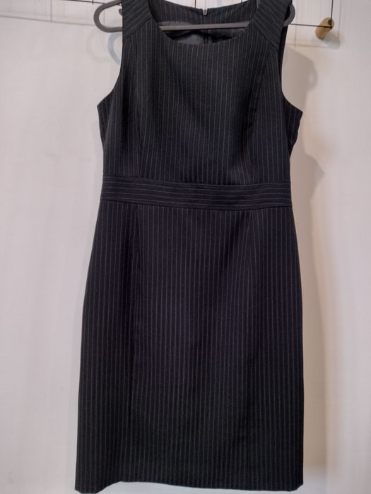 Elegancka czarna sukienka w delikatne paseczki 40/42 M/L