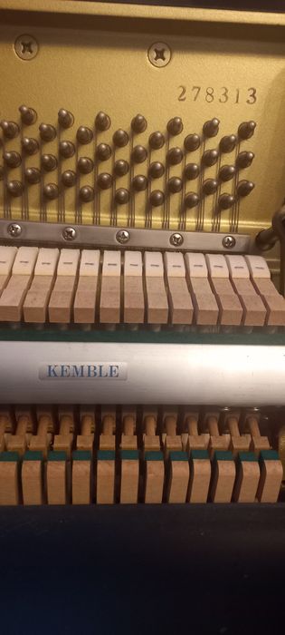 Piano vertical Kemble
