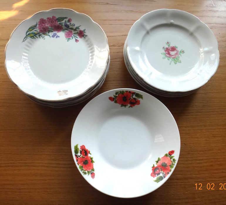 Тарелки и салатники.