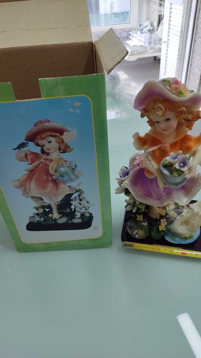 Boneca em marfinite nova, com caixa