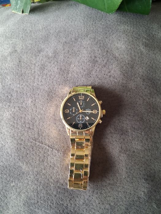 Conjunto de relógio colar e pulseira dourado