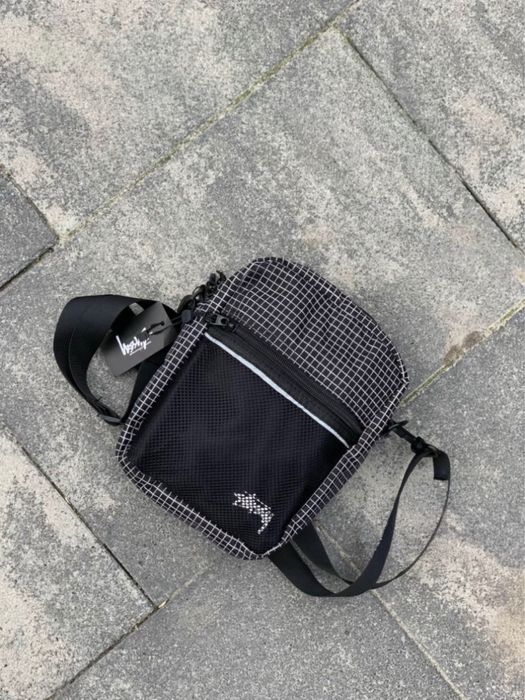 Чоловіча сумка через плече Stussy чорна в клітинку