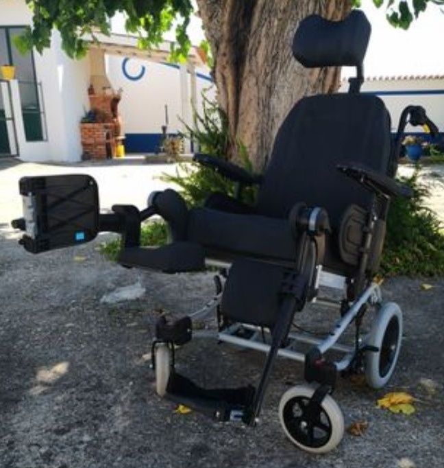 Cadeira de  rodas de posicionamento