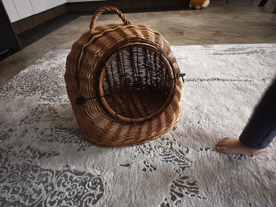 Kosz wiklinowy transporter dla kota