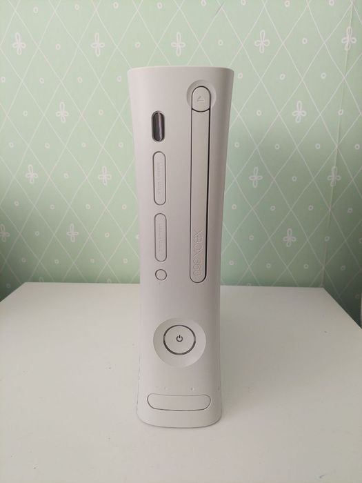Працююча Xbox 360  ЧИТАЄМО ОПИС тільки тушка консоль ікс бокс приставк