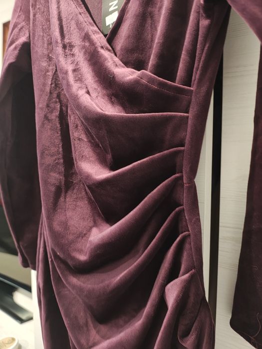 Nowa welurowa sukienka