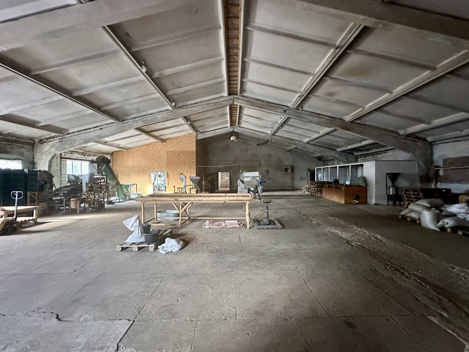 Продам приміщення 1500 + кв.м. Торг