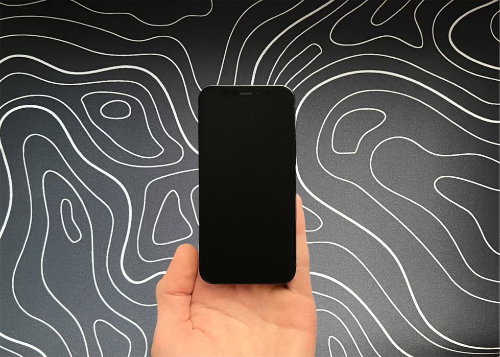 Замечательный iPhone 12 MINI - 128 гб - 85% АКБ - NEVERLOCK - BLACK