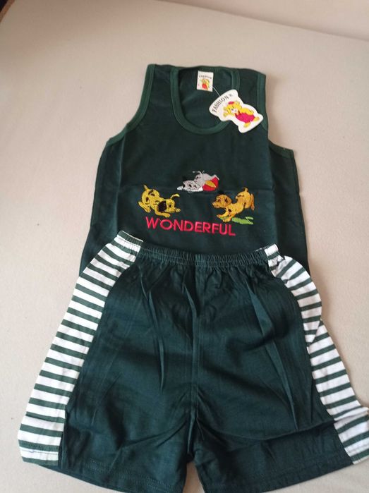 Komplet dwuczęściowy.