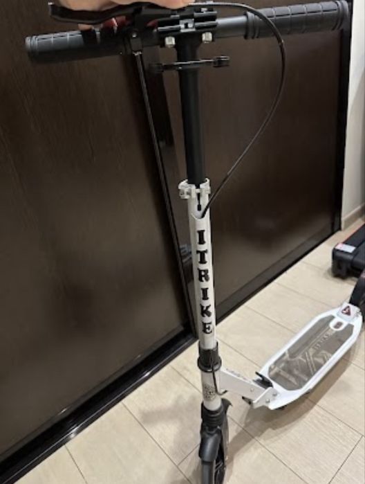 Самокат ITRIKE, в дуже гарному стані