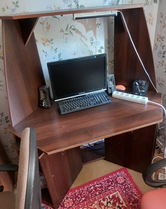 Продам компьютерный стол