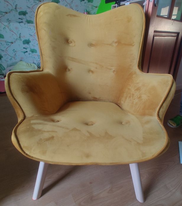 Fotel z podnóżkiem