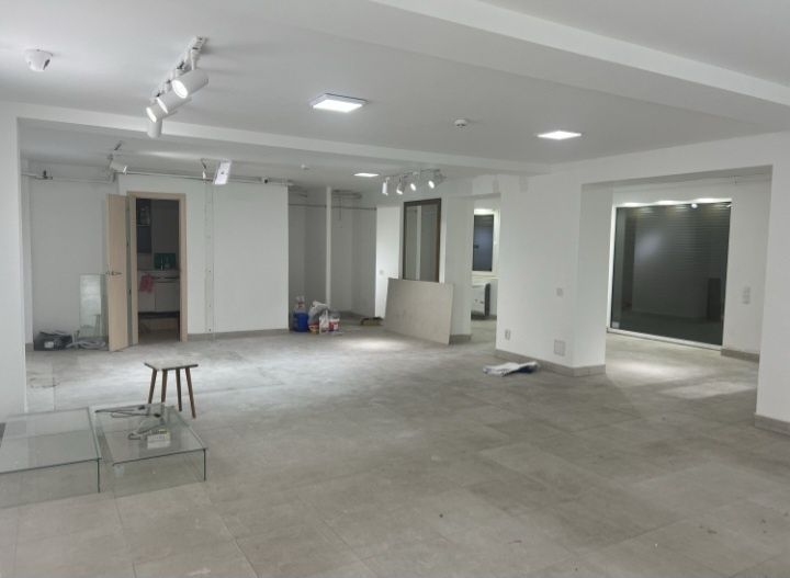 Продам приміщення  на Вокзальній навпроти Трашу!