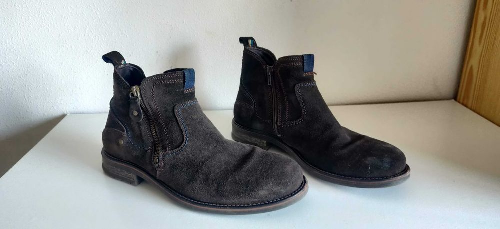 Botas de camurça (Calçado Guimarães)