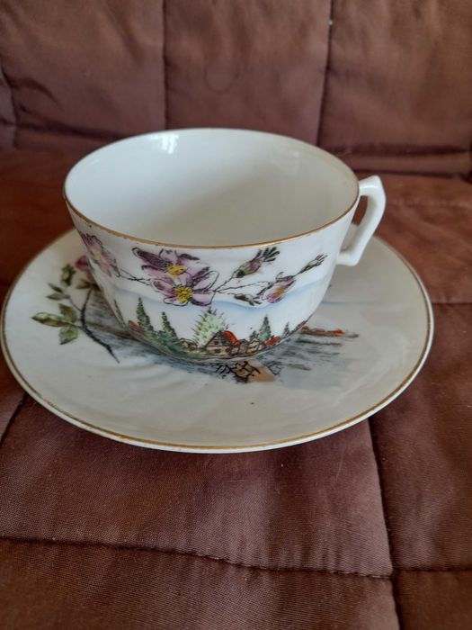 Pires + Chávena em Faiança da Vista Alegre --Muito antiga