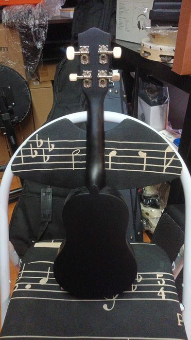 Ukulele Soprano Preto C/ Saco Incluído