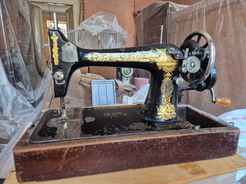 Старовинна швейна машинка Singer