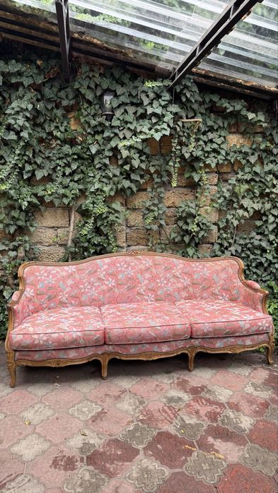 Канапа софа диванчик, різбляний горіховий каркас, Франція