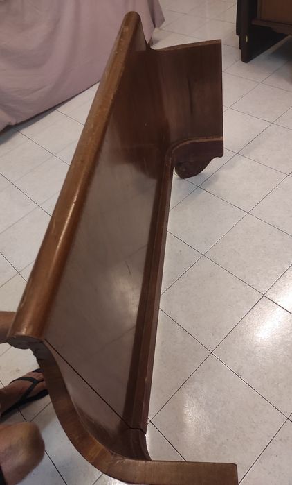 Cama de madeira vintage